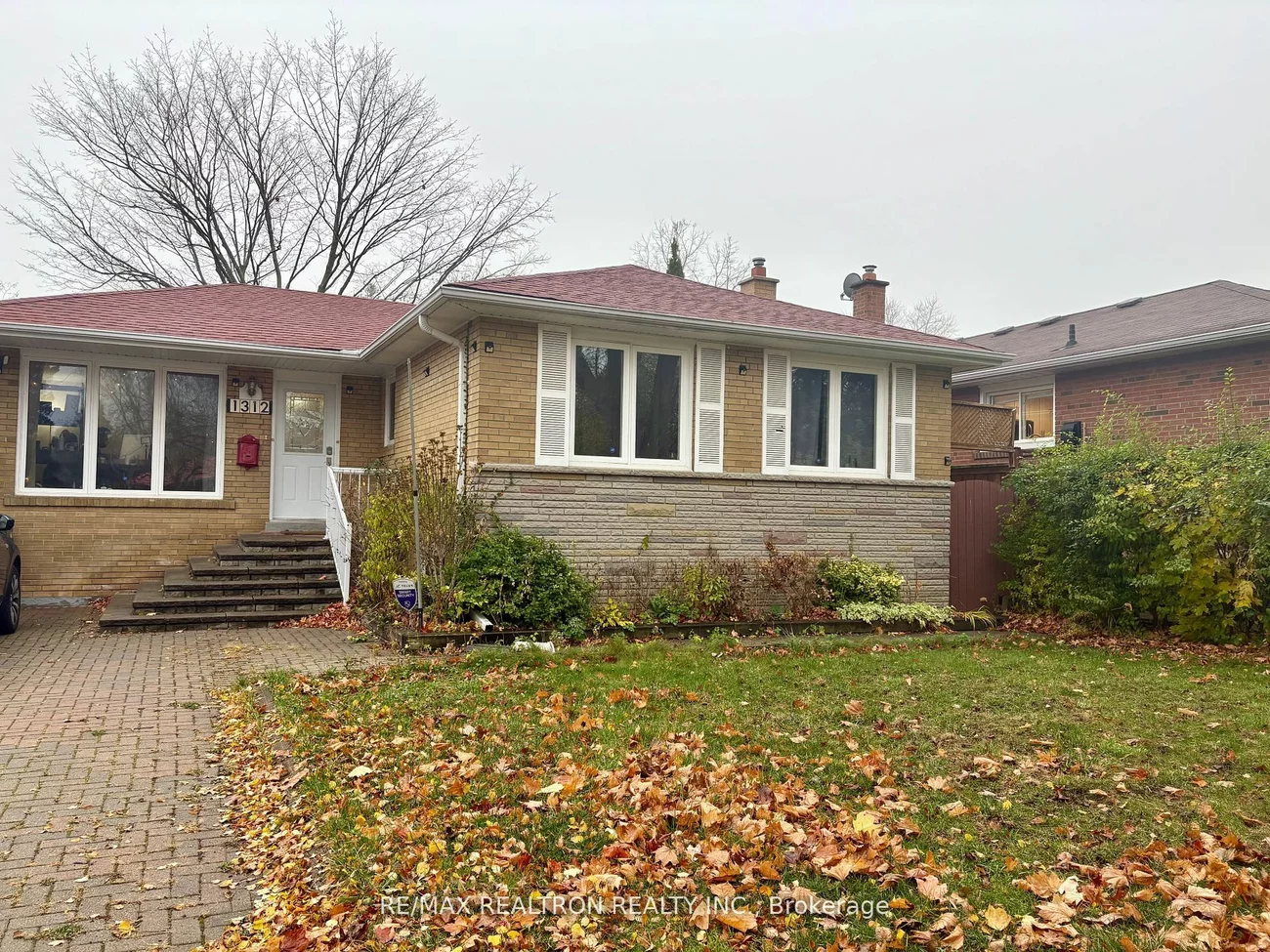 1312 Daimler Rd, Mississauga