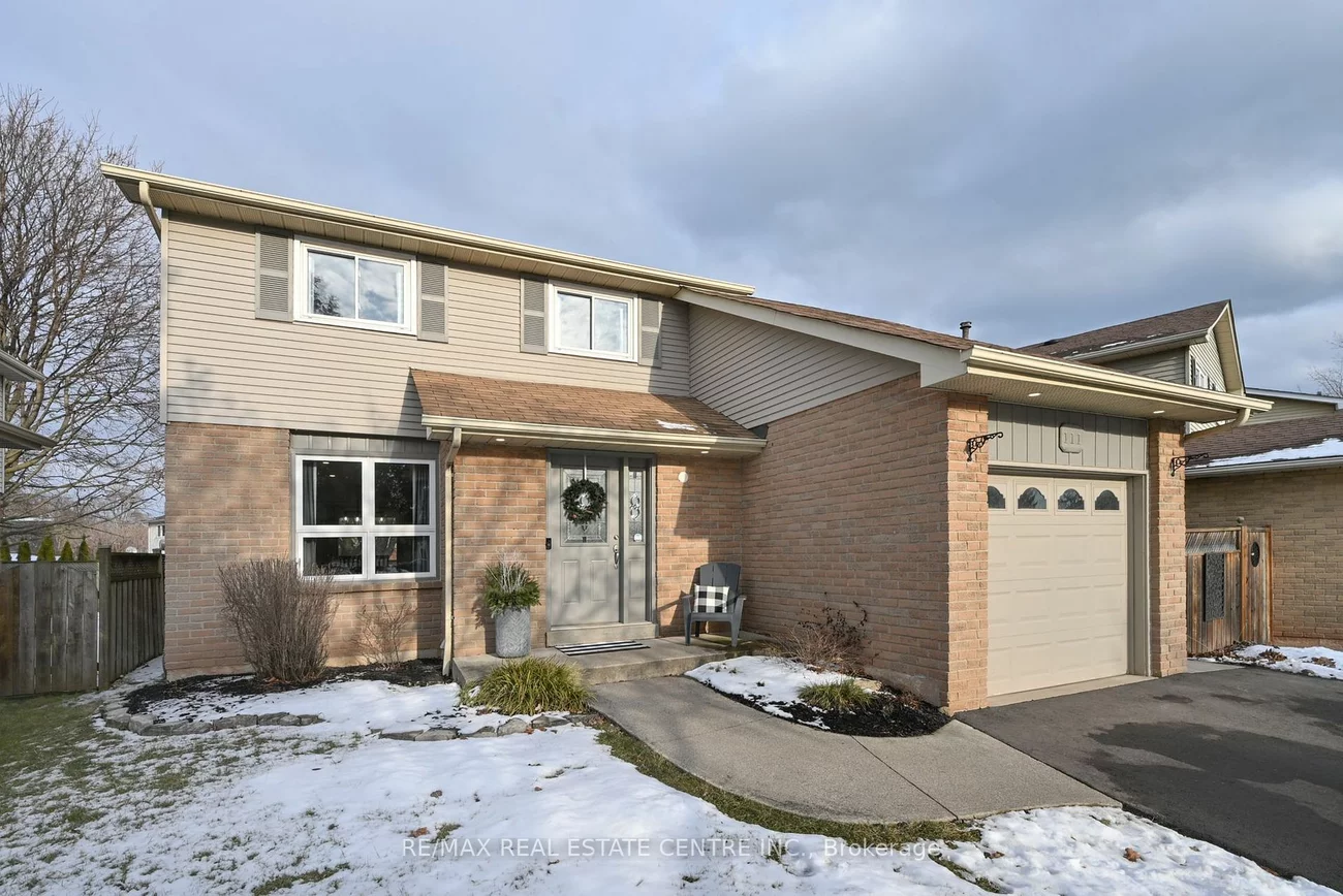 111 Chalmers St, Oakville