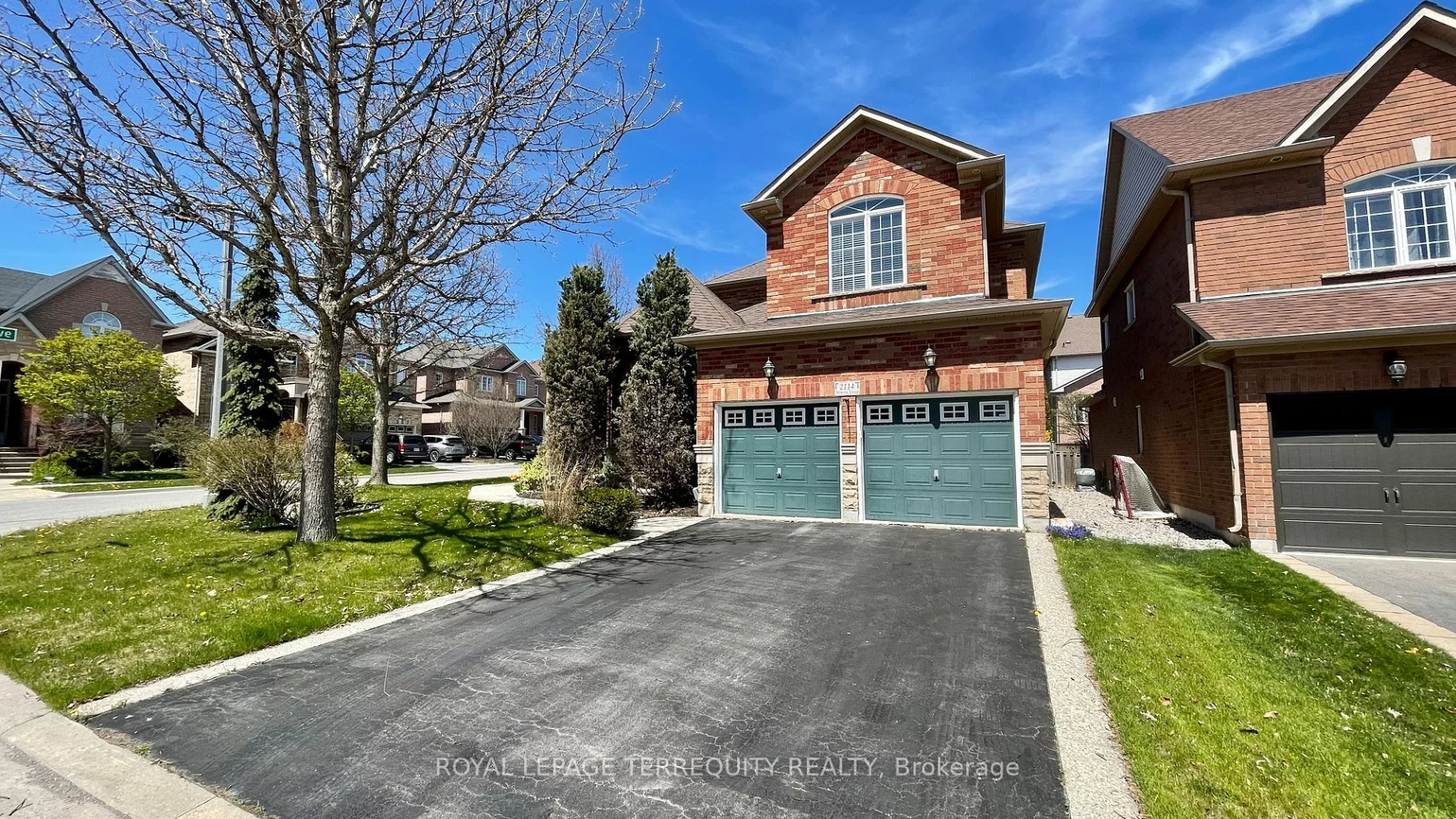 2114 Helmsley Ave, Oakville