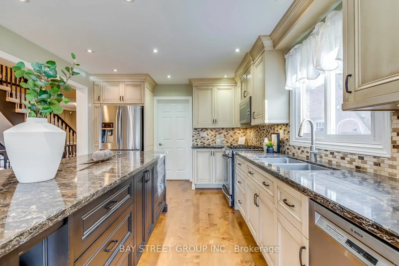 1141 Windrush Dr, Oakville