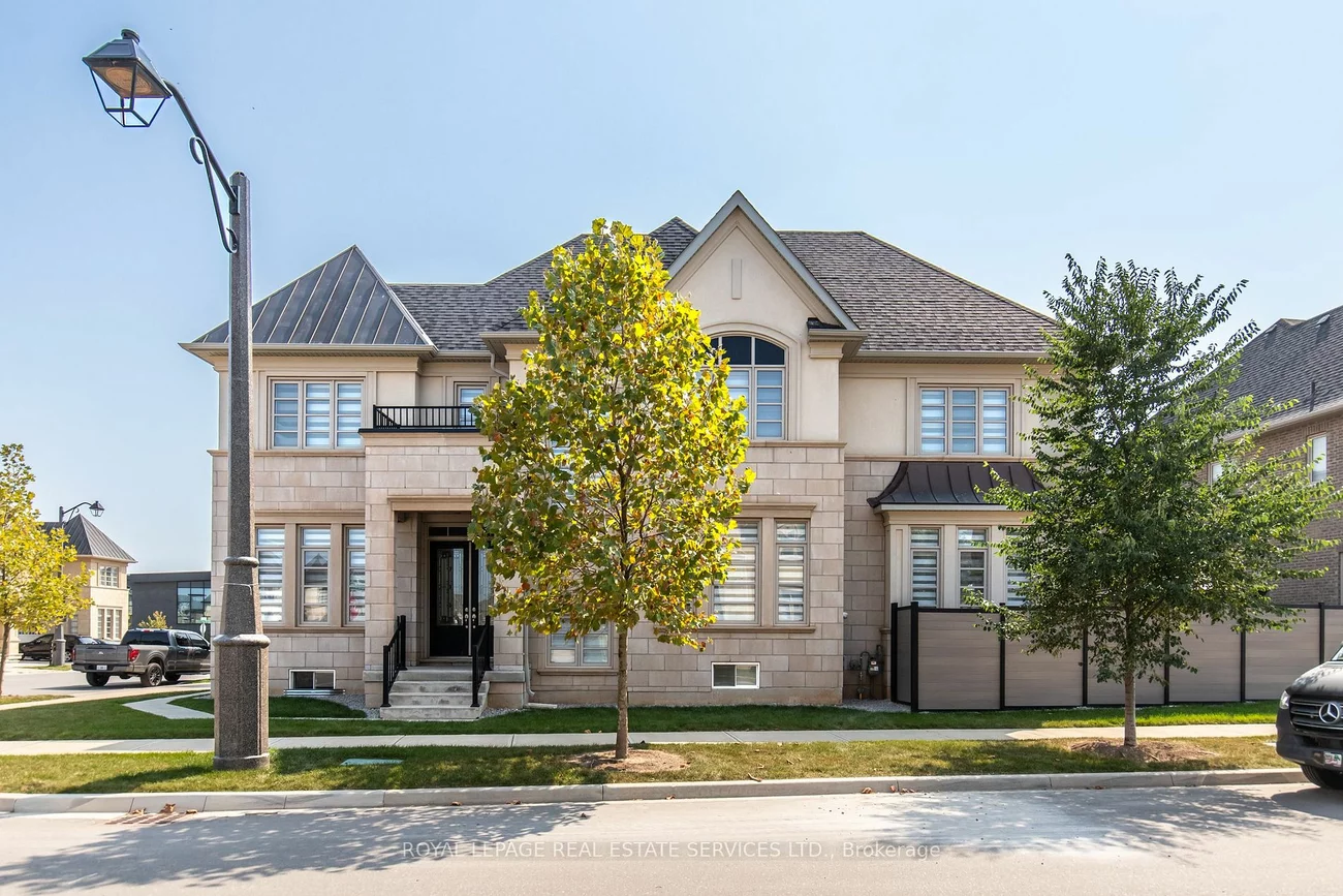 126 Ballmer Tr, Oakville