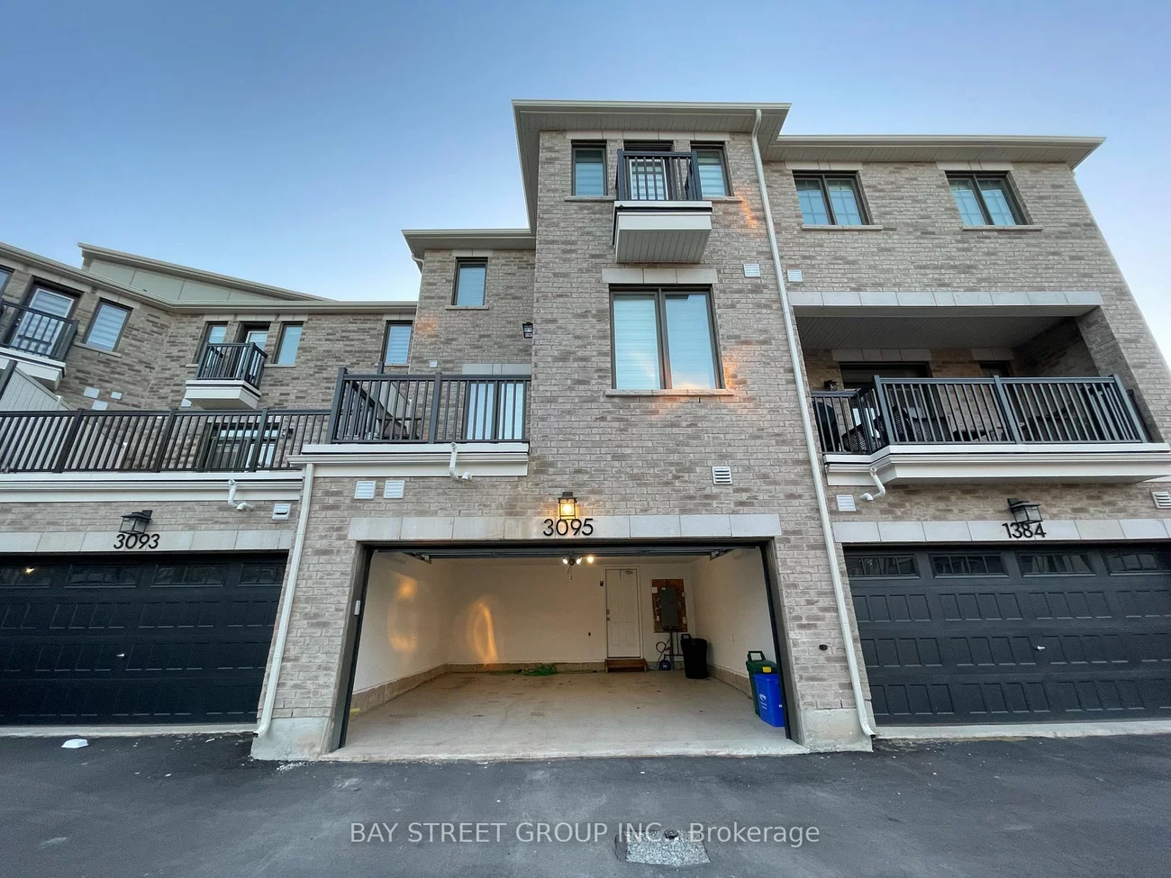 3095 Travertine Dr, Oakville