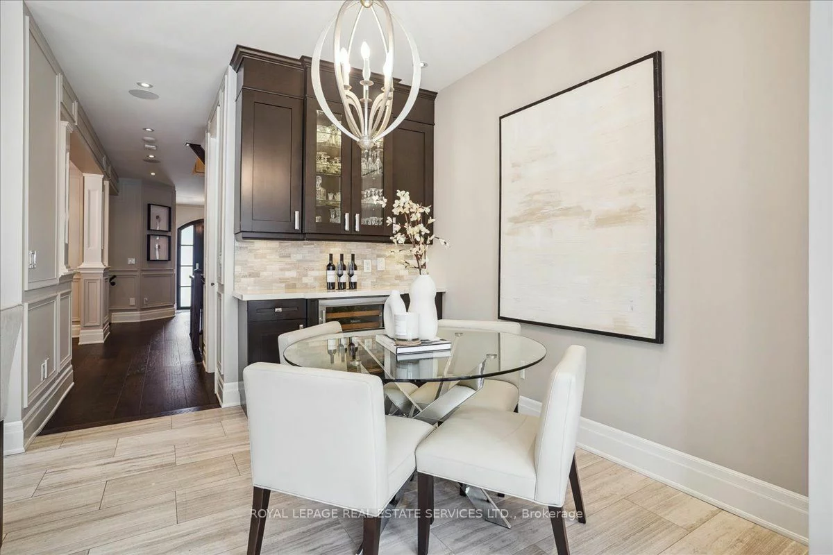 2374 Chateau Common, Oakville