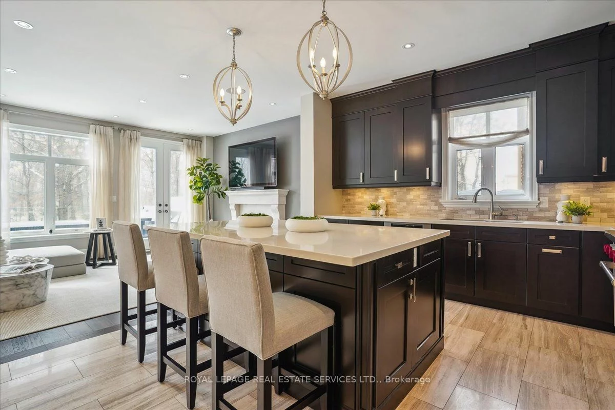 2374 Chateau Common, Oakville