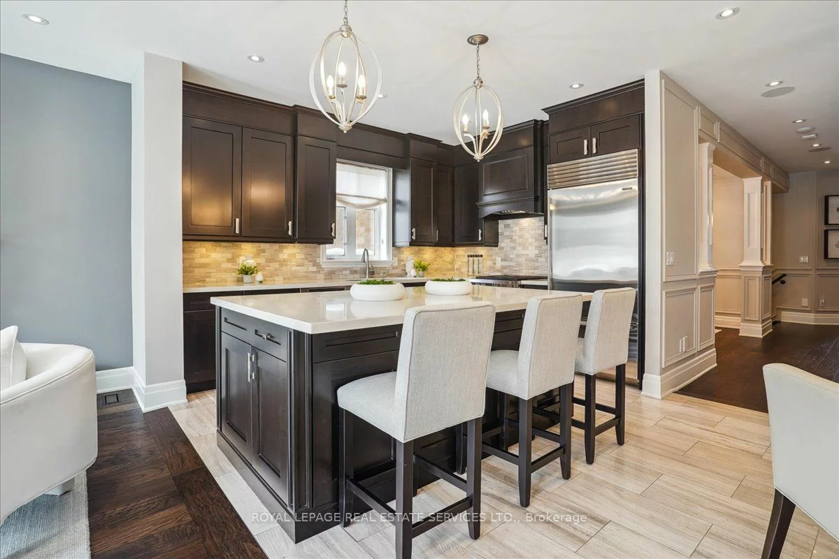 2374 Chateau Common, Oakville