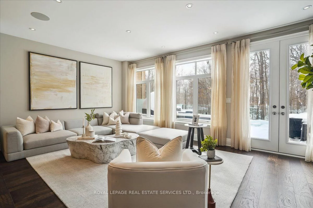 2374 Chateau Common, Oakville