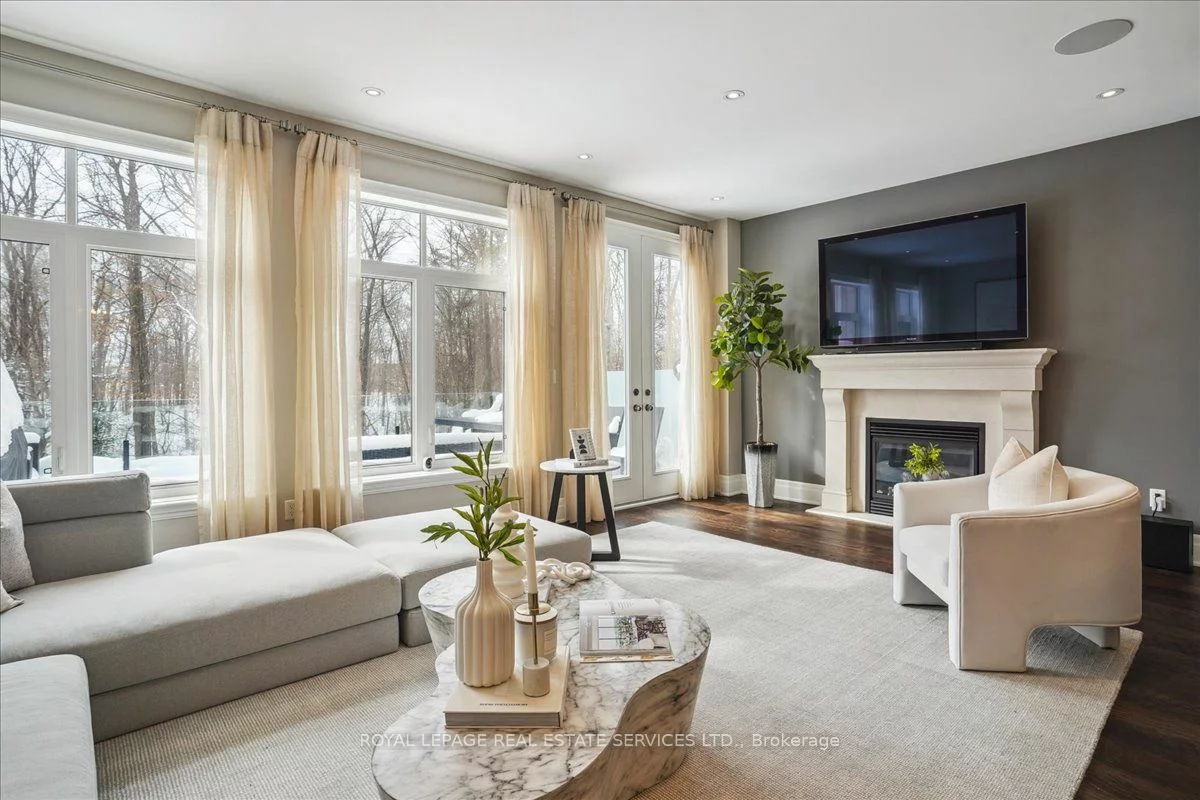 2374 Chateau Common, Oakville