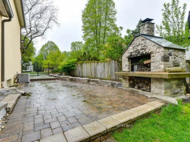 243 Dolphin Crt, Oakville