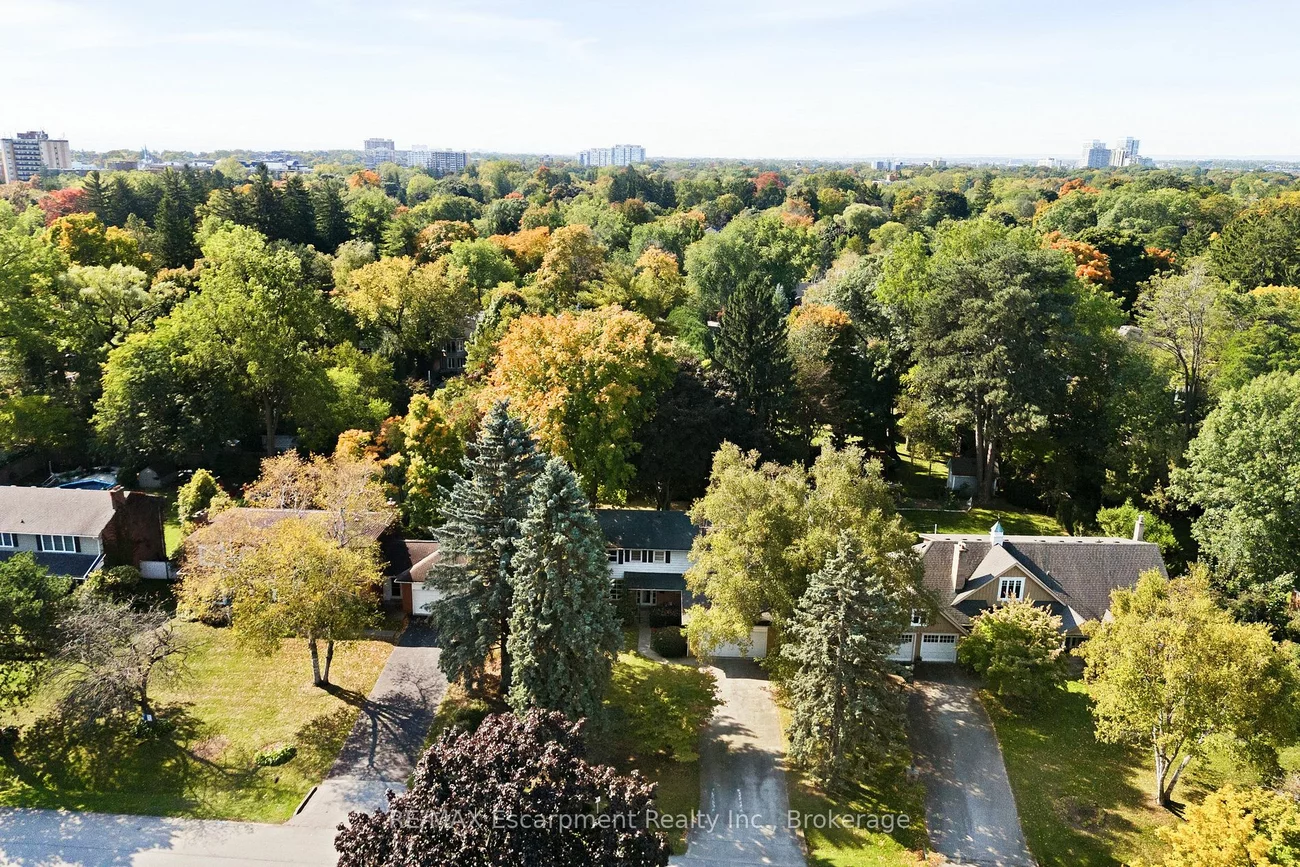 214 Donessle Dr, Oakville