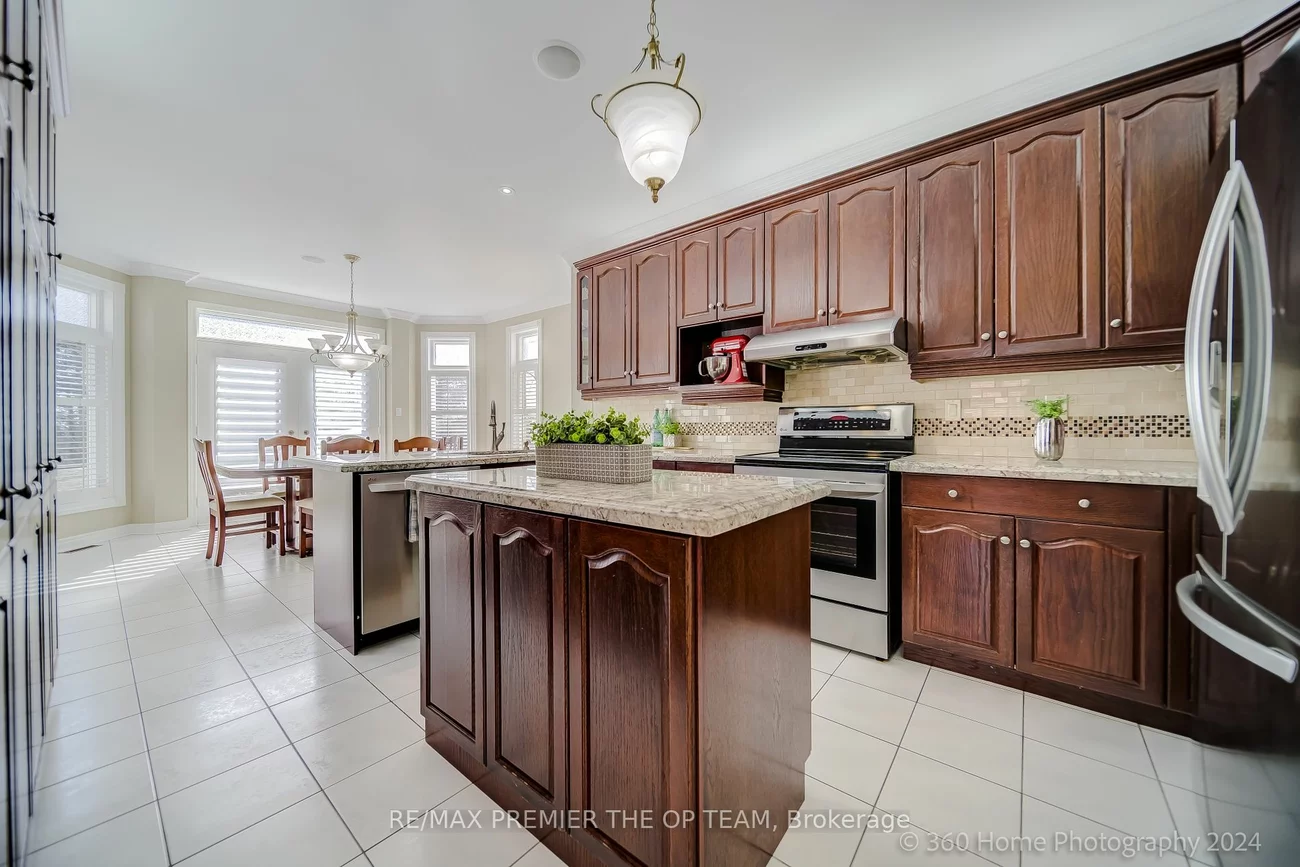 99 Gidleigh Park Cres, Vaughan