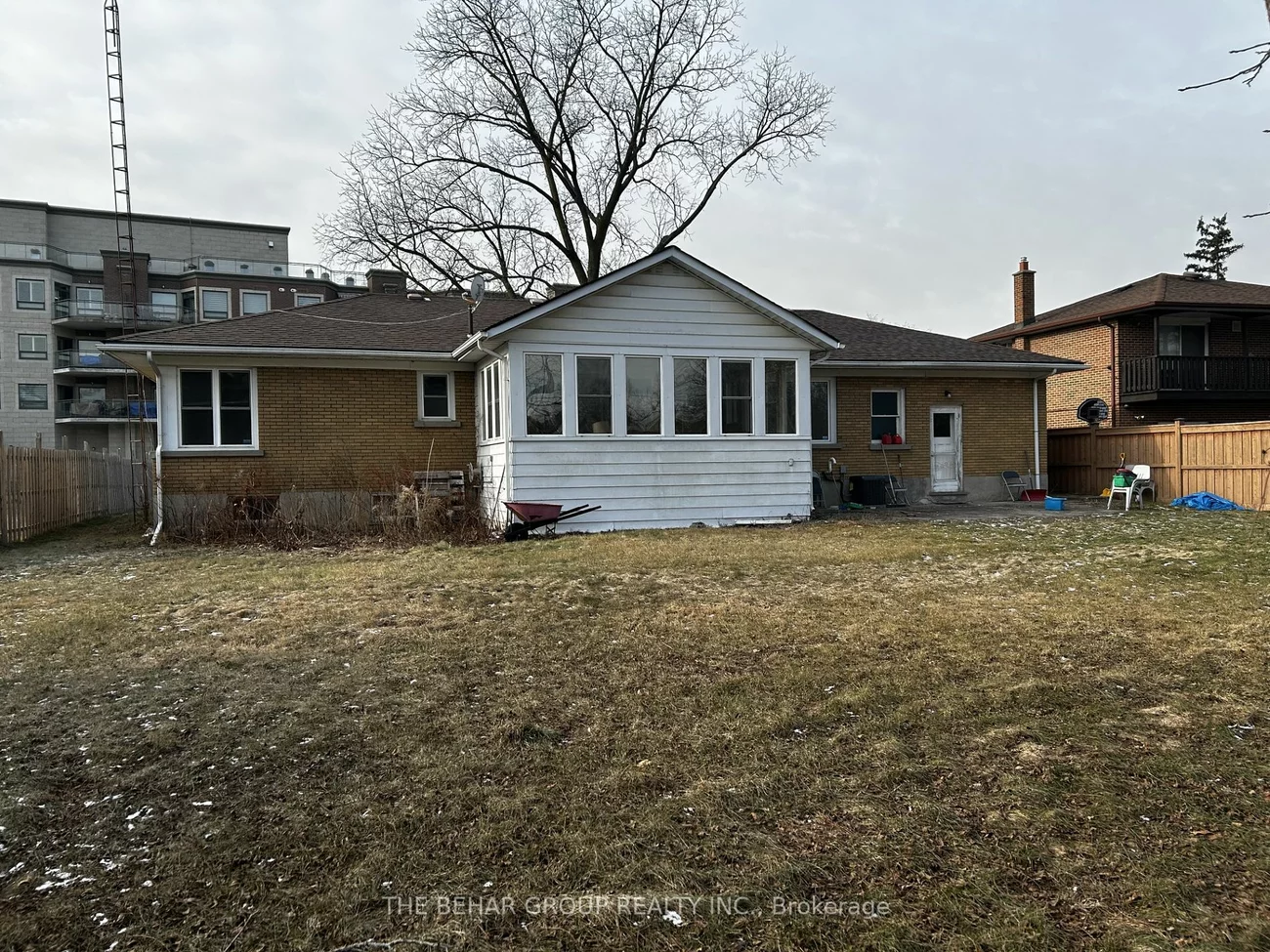 23 Clarence St, Vaughan