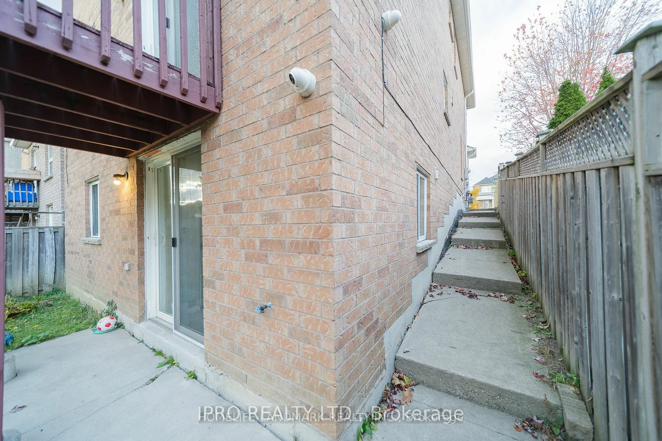 66 Lindenshire Ave, Vaughan