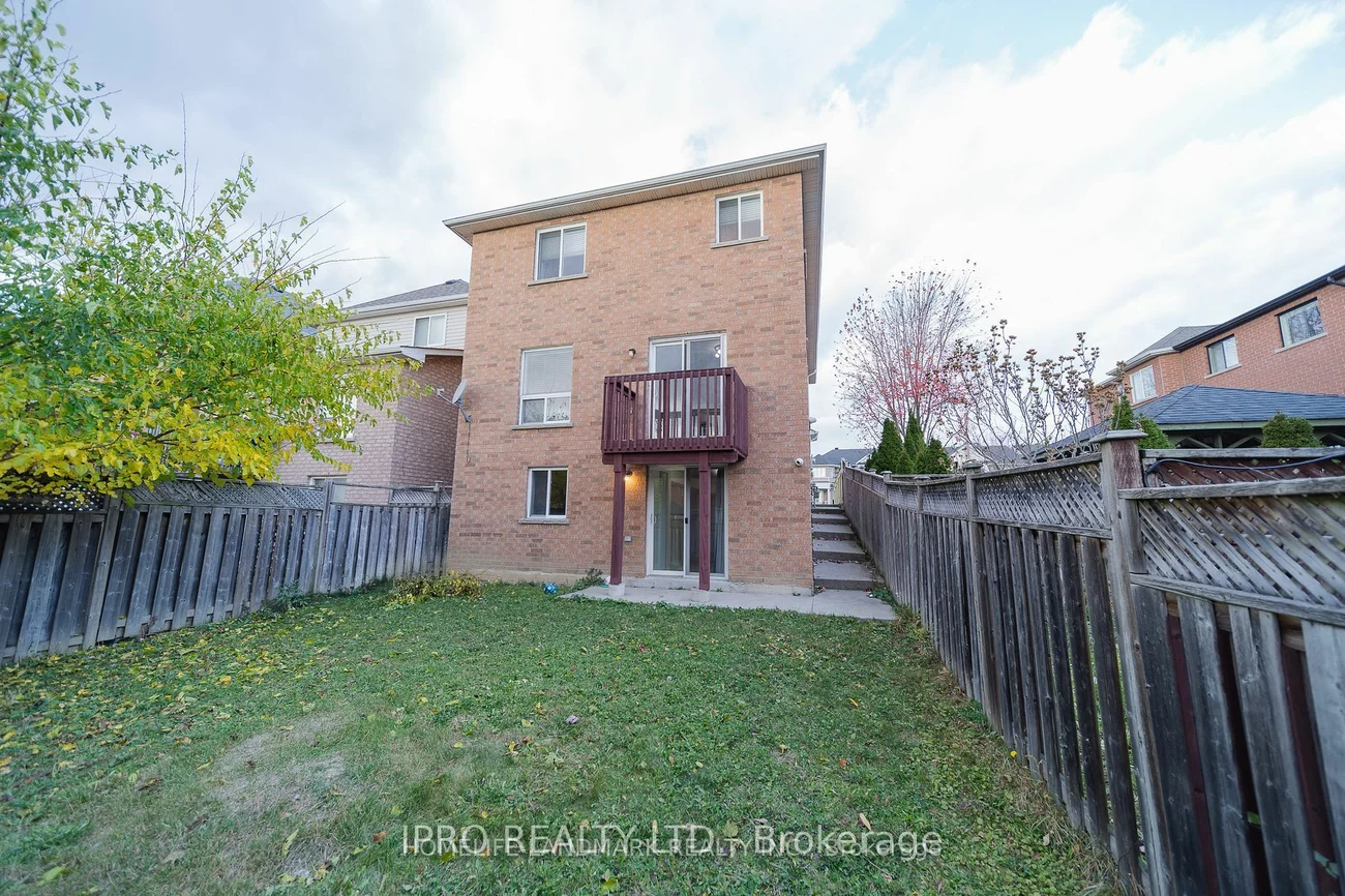 66 Lindenshire Ave, Vaughan