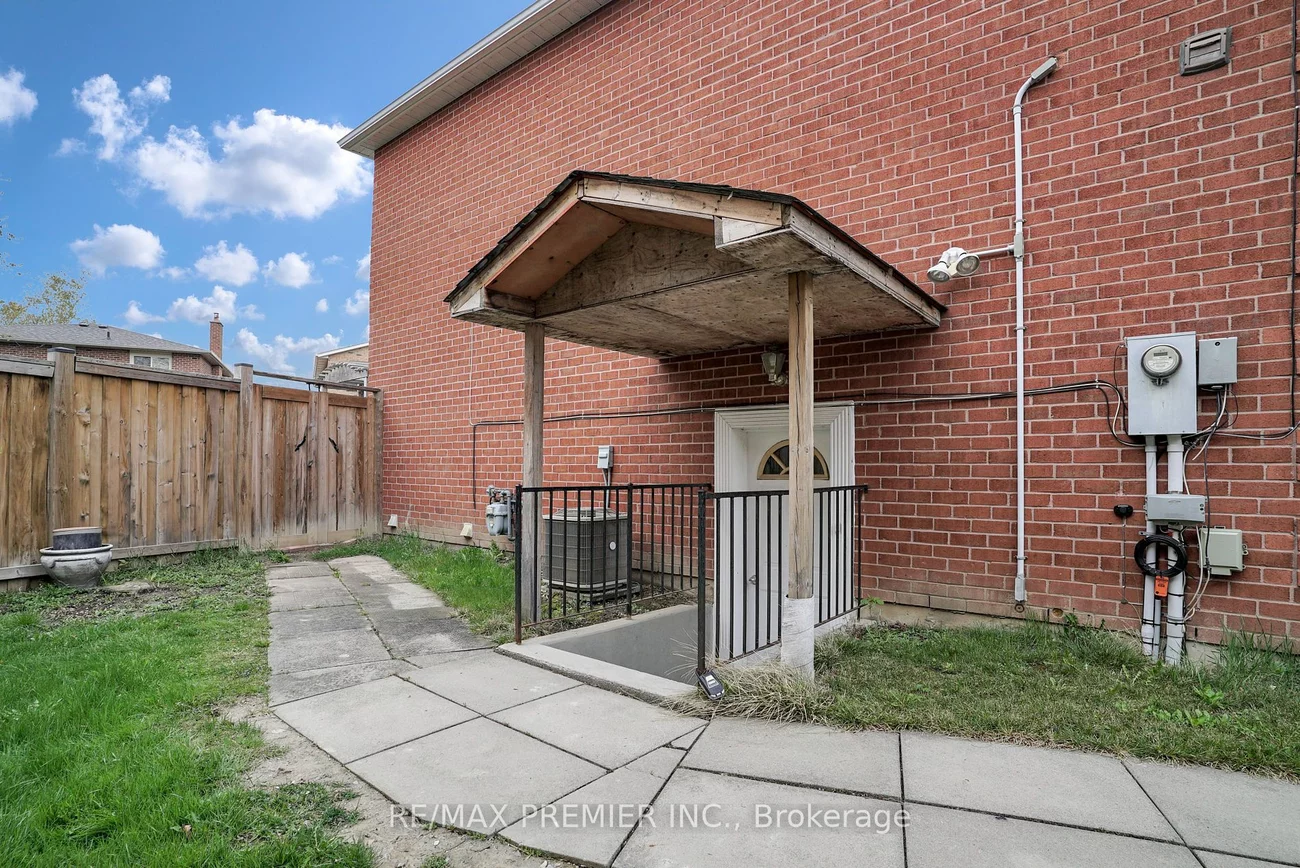 8 Matt Crt, Vaughan