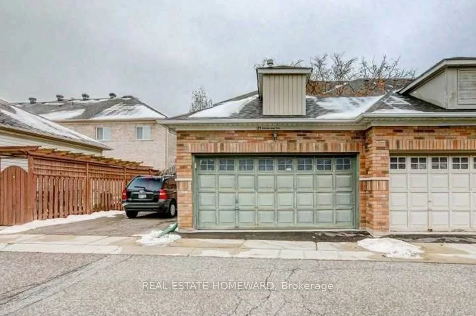 121 Benjamin Hood Cres, Vaughan