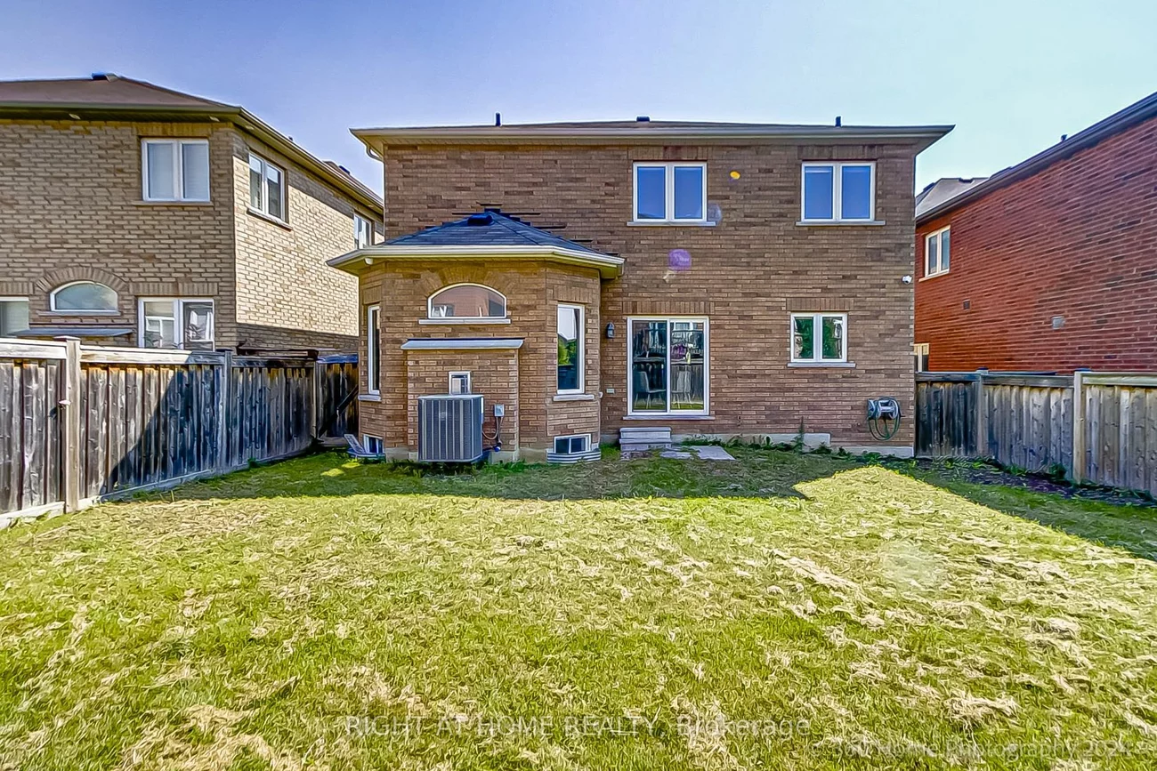 396 Grand Trunk Ave, Vaughan