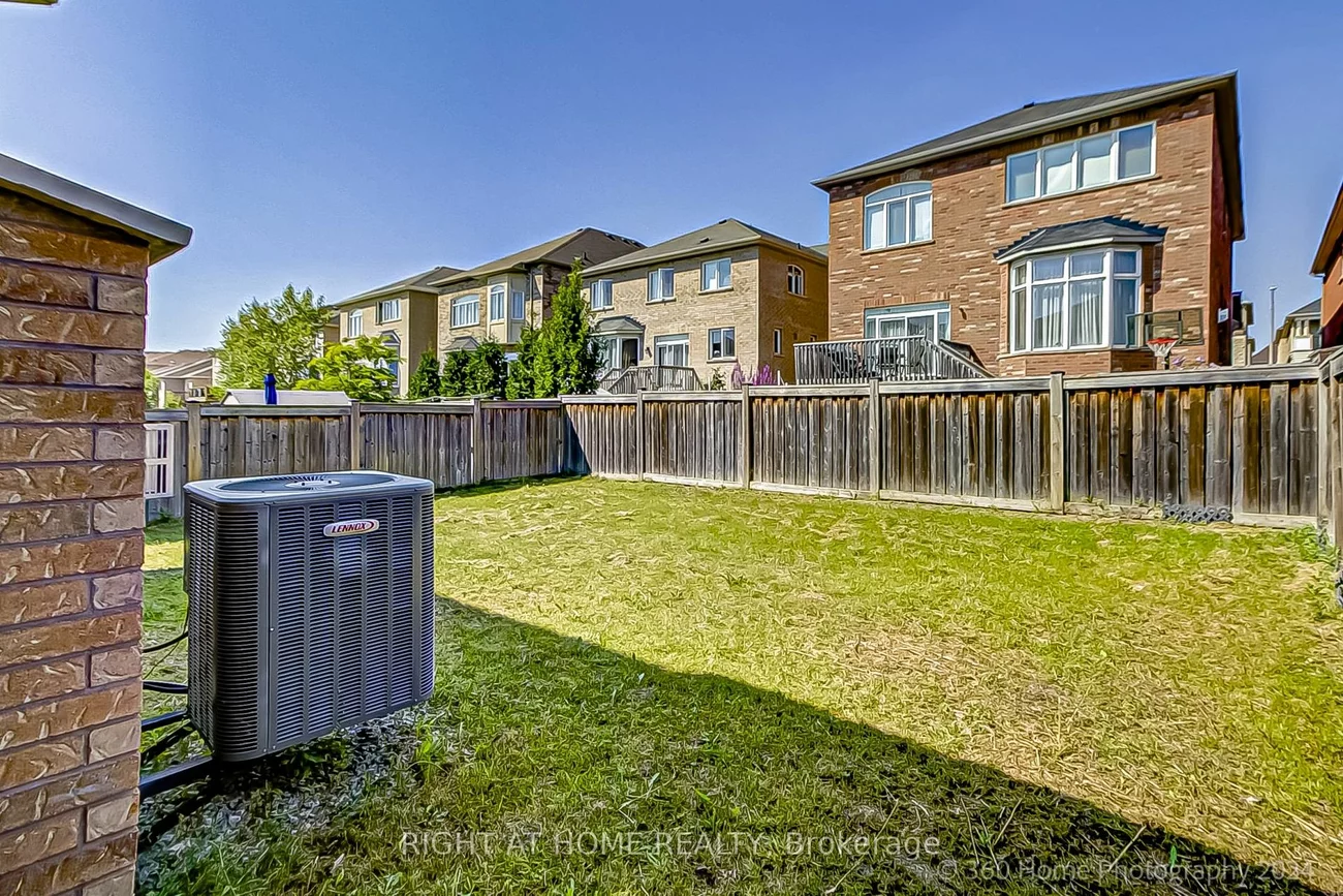 396 Grand Trunk Ave, Vaughan