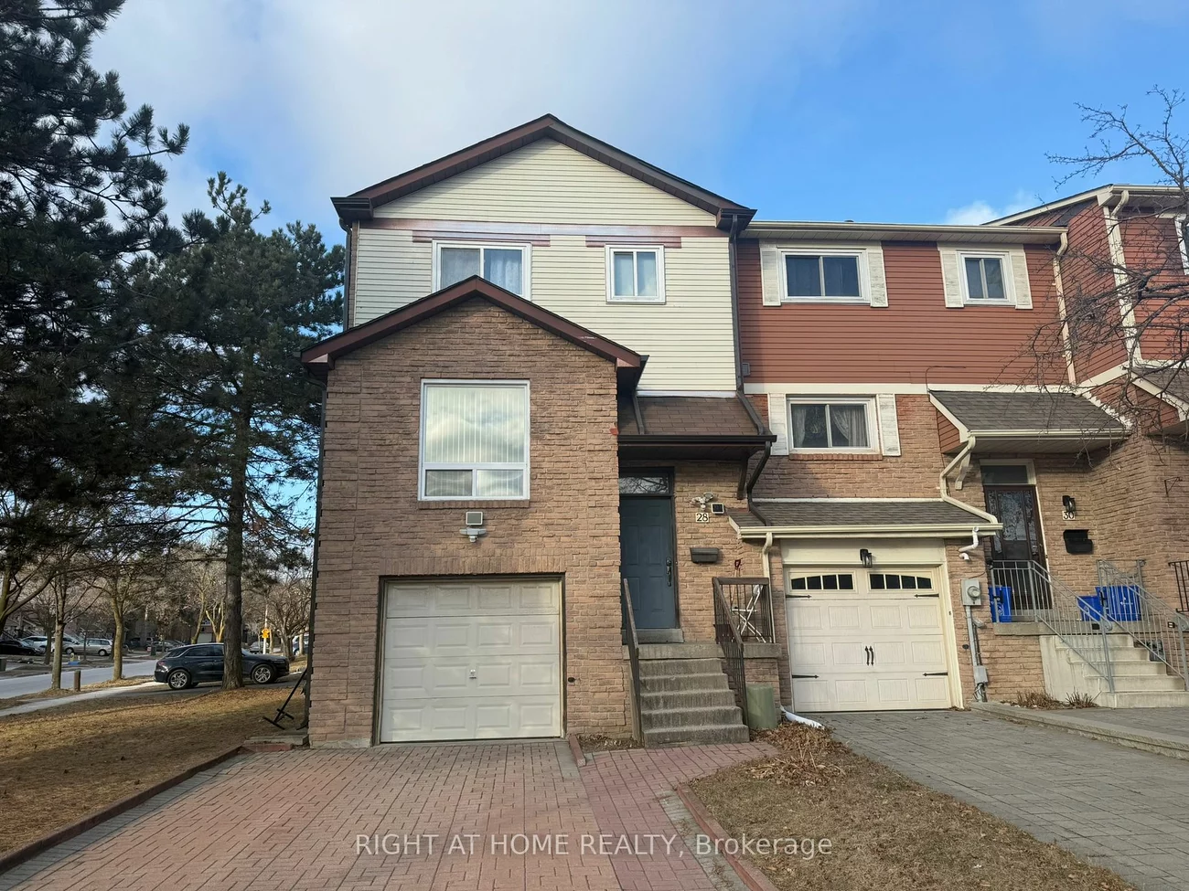 28 Chabad Gate, Vaughan