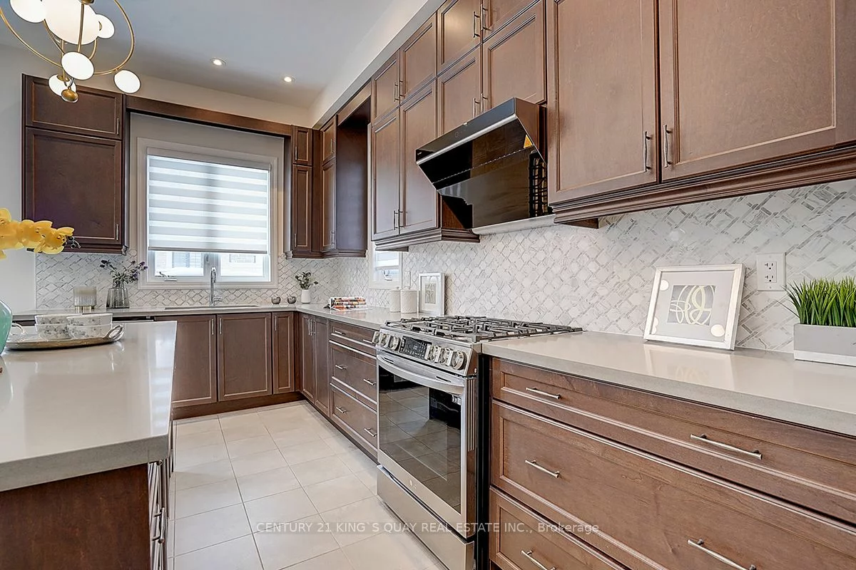 30 Collier Cres, Markham