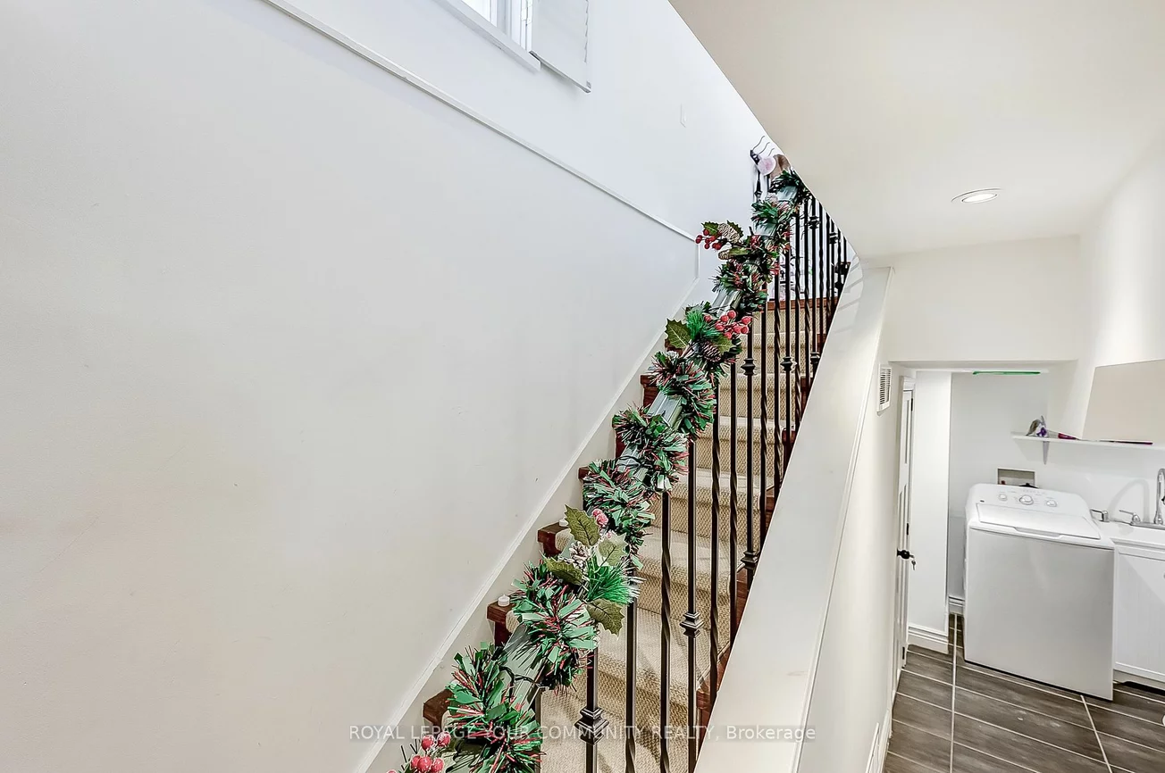 8 David Gohn Circ, Markham