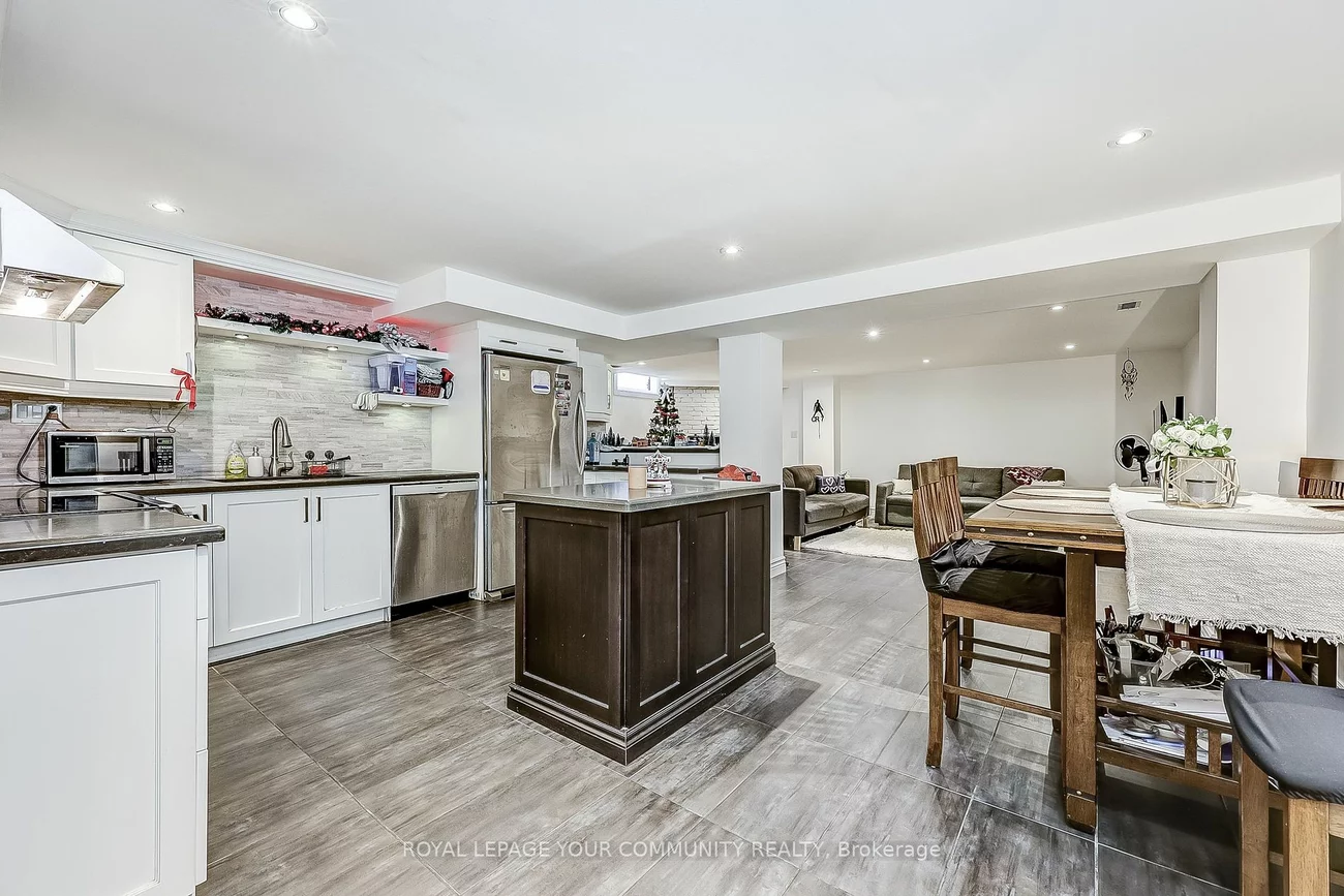 8 David Gohn Circ, Markham