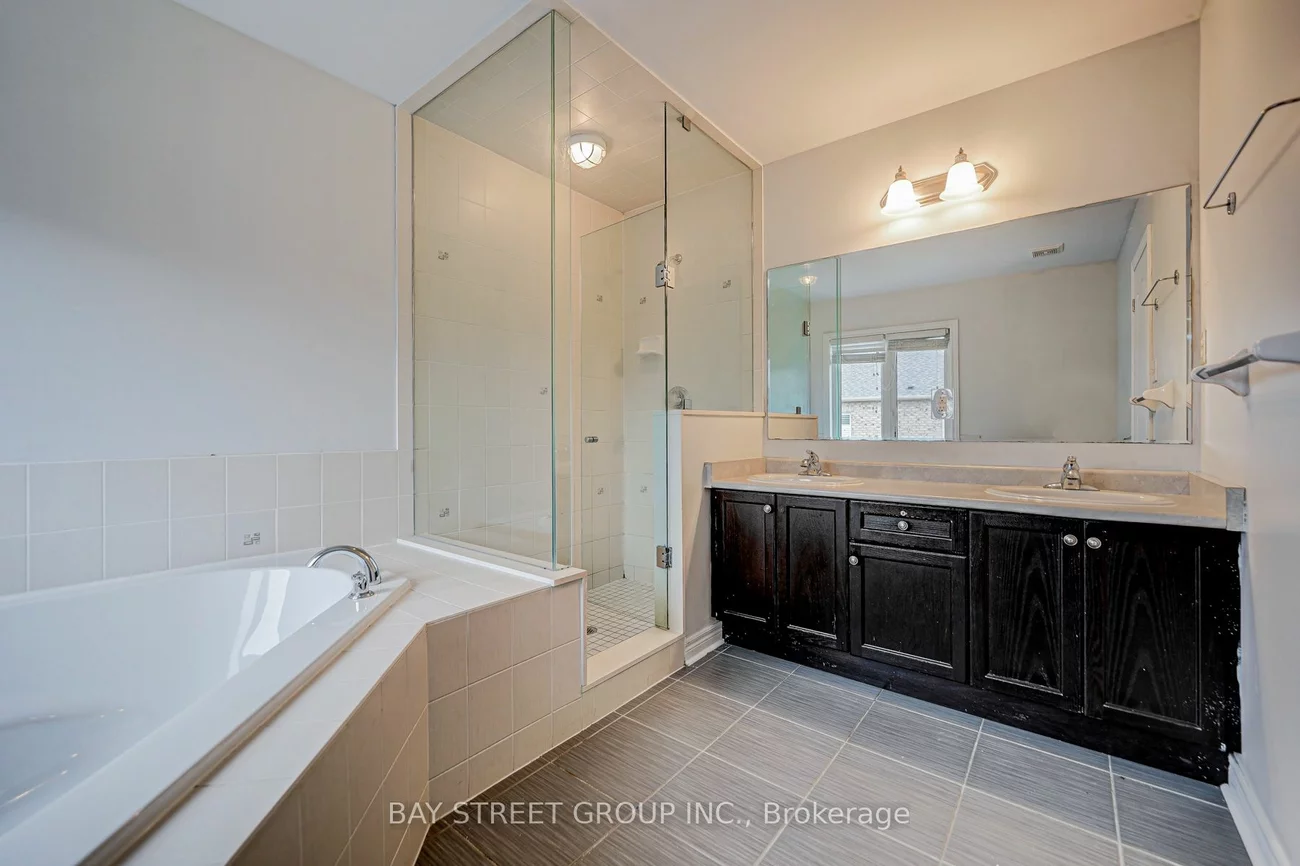 33 Jeffrey Nihda Cres, Markham