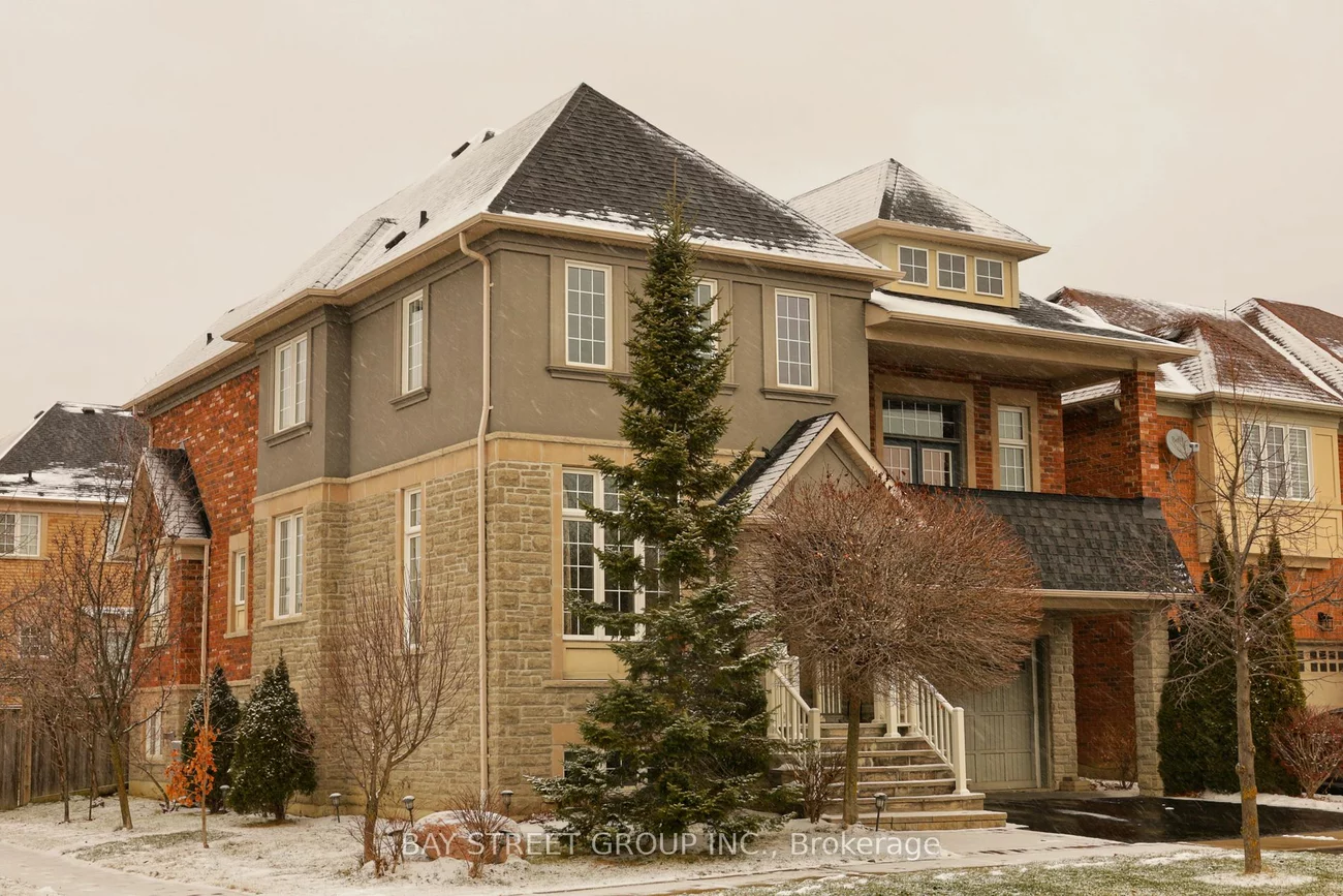 28 Hearthside Ave, Richmond Hill