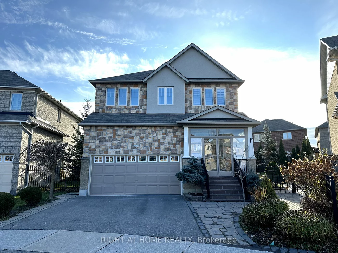 27 Overhold Cres, Richmond Hill