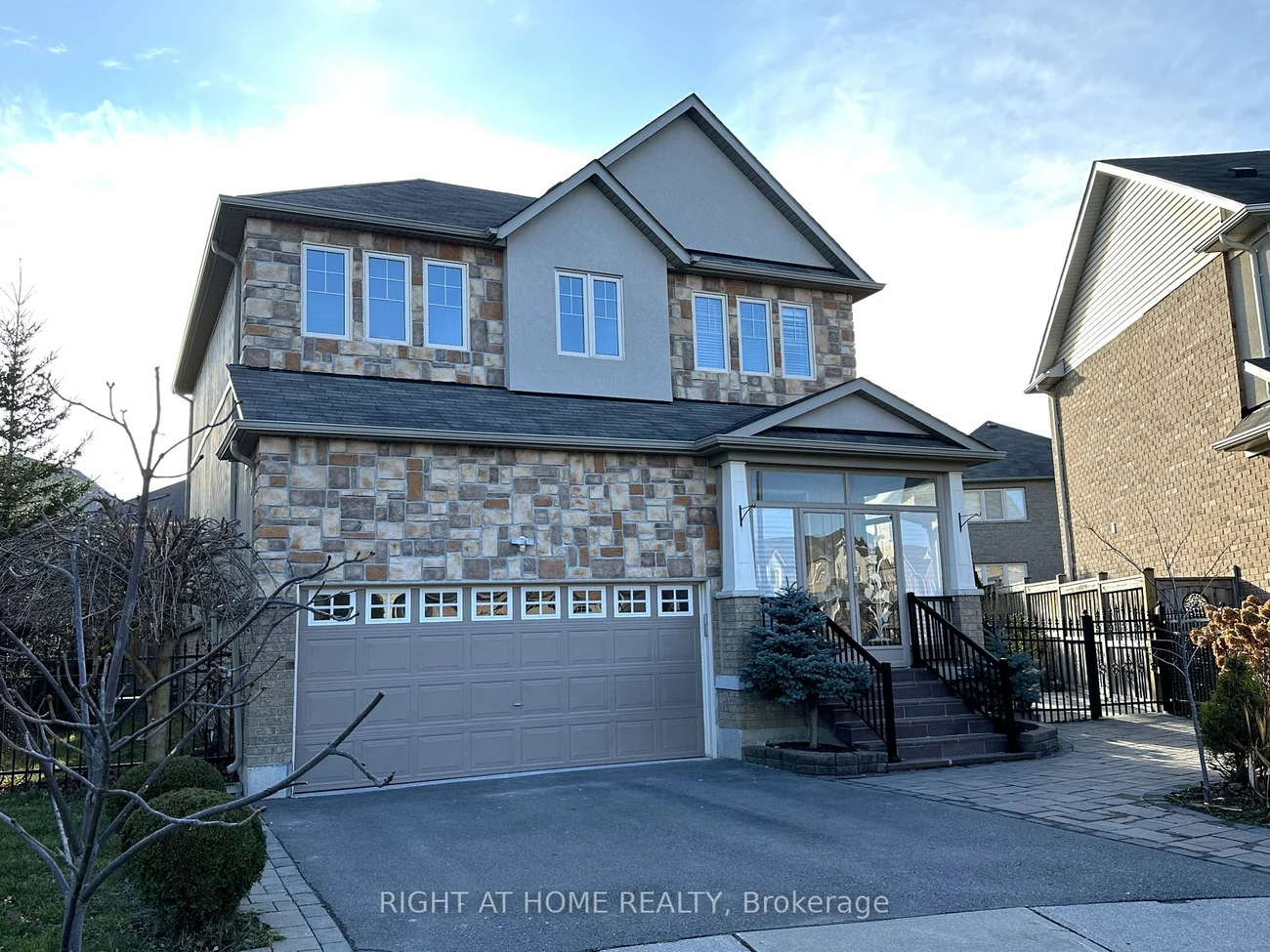 27 Overhold Cres, Richmond Hill