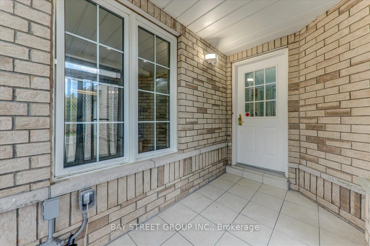 21 Debonair Dr, Richmond Hill