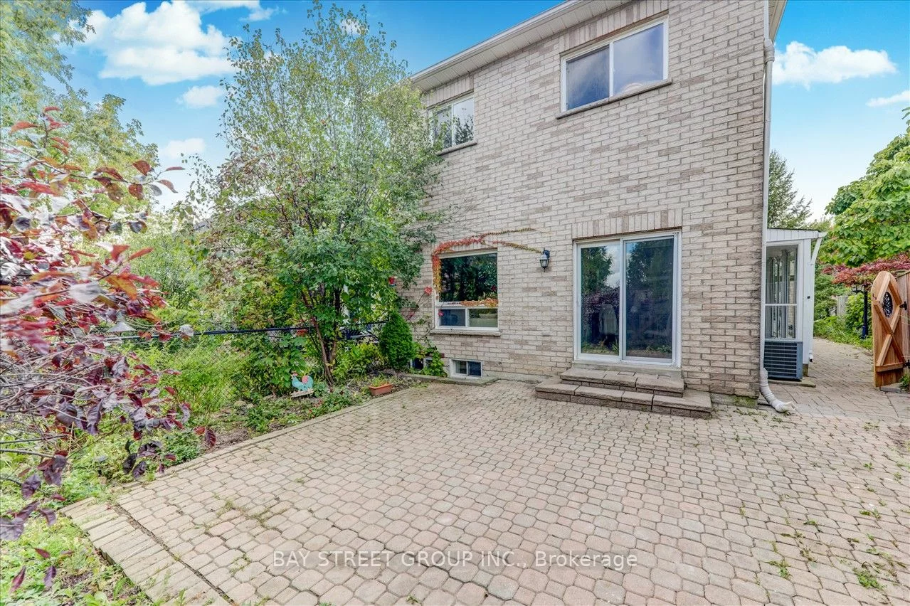 21 Debonair Dr, Richmond Hill