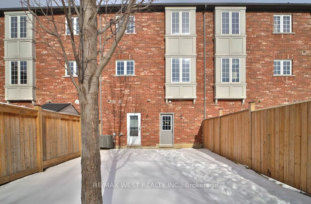 15 Old Colony Rd, Richmond Hill