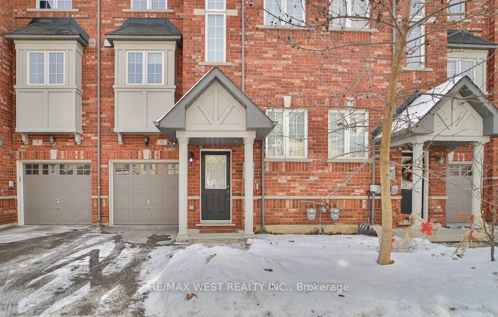 15 Old Colony Rd, Richmond Hill