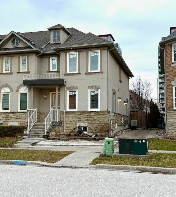 82 Ellesmere St, Richmond Hill