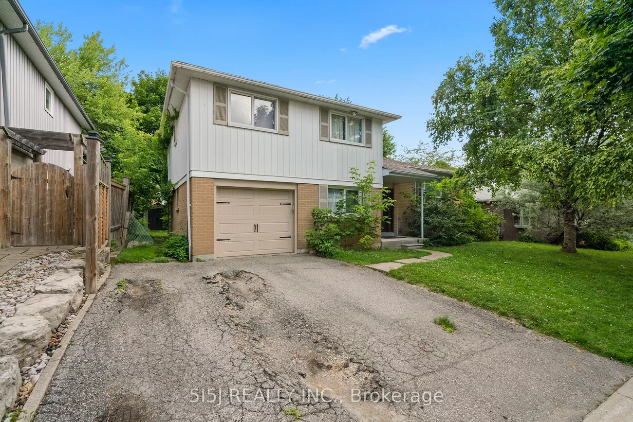 2 Hill Dr, Aurora