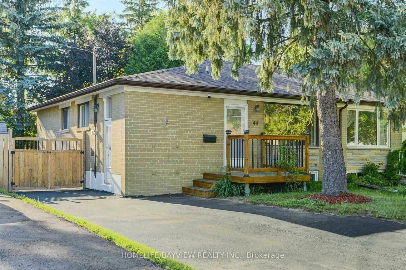 44 Richardson Dr, Aurora