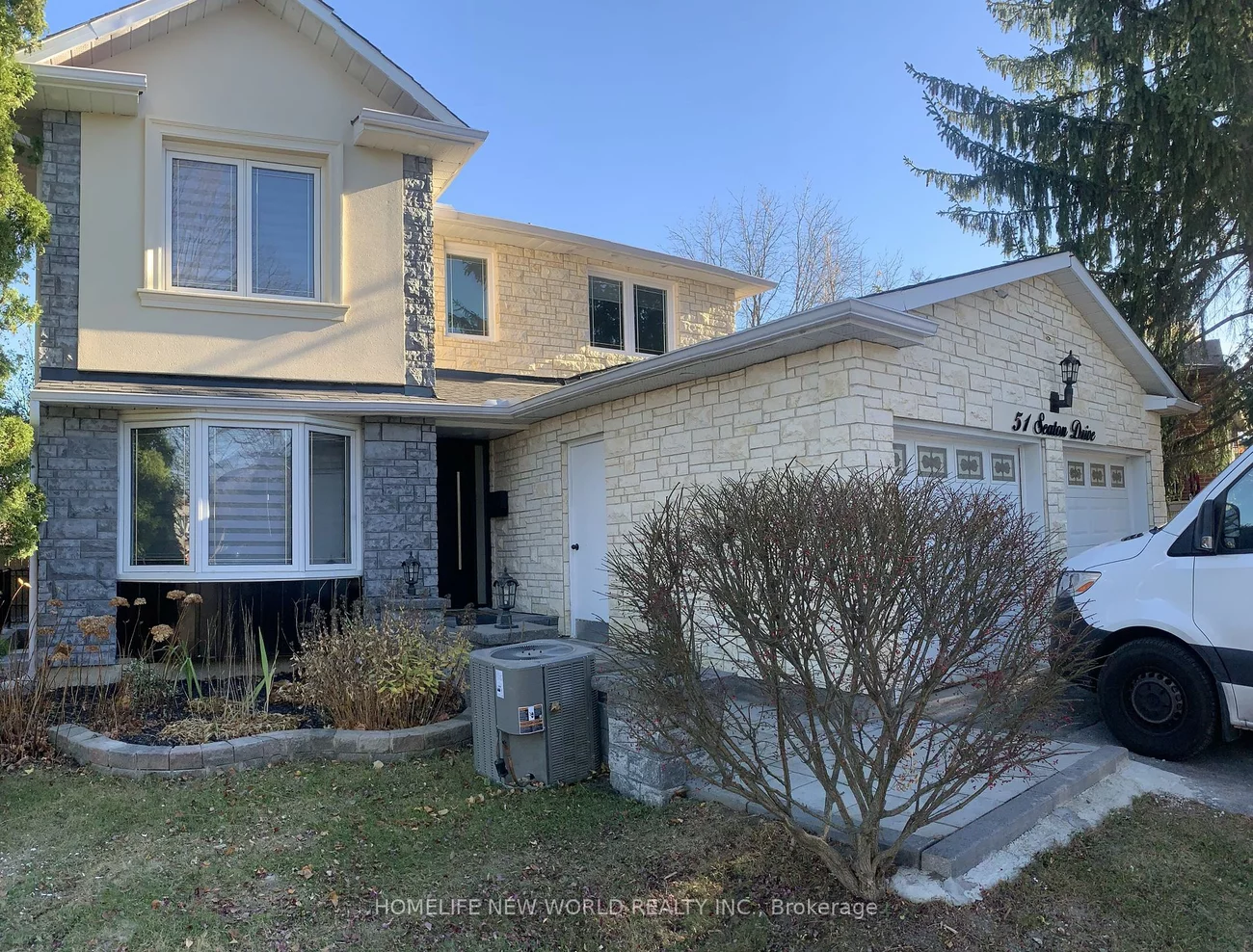 51 Seaton Dr, Aurora