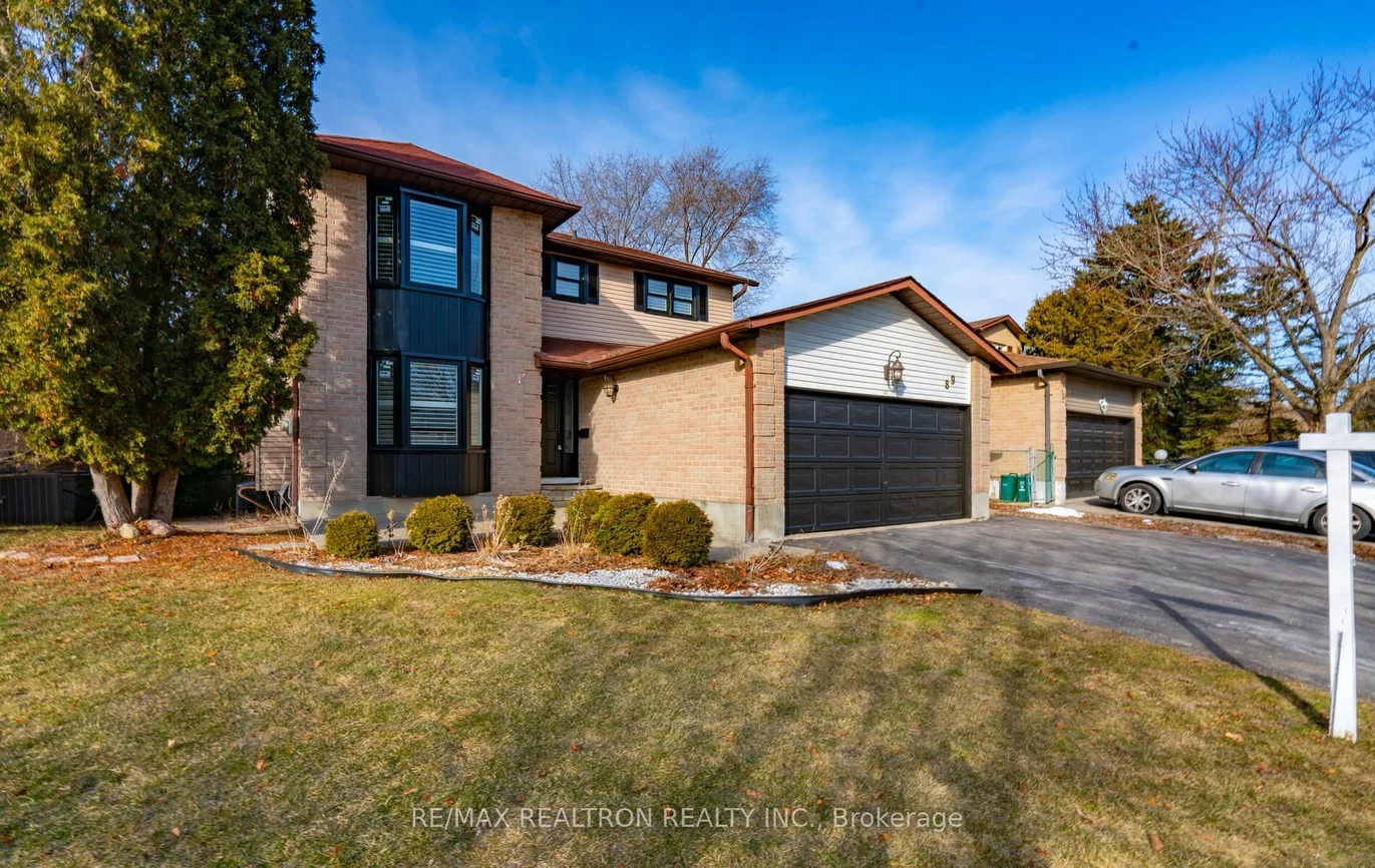 89 Batson Dr, Aurora