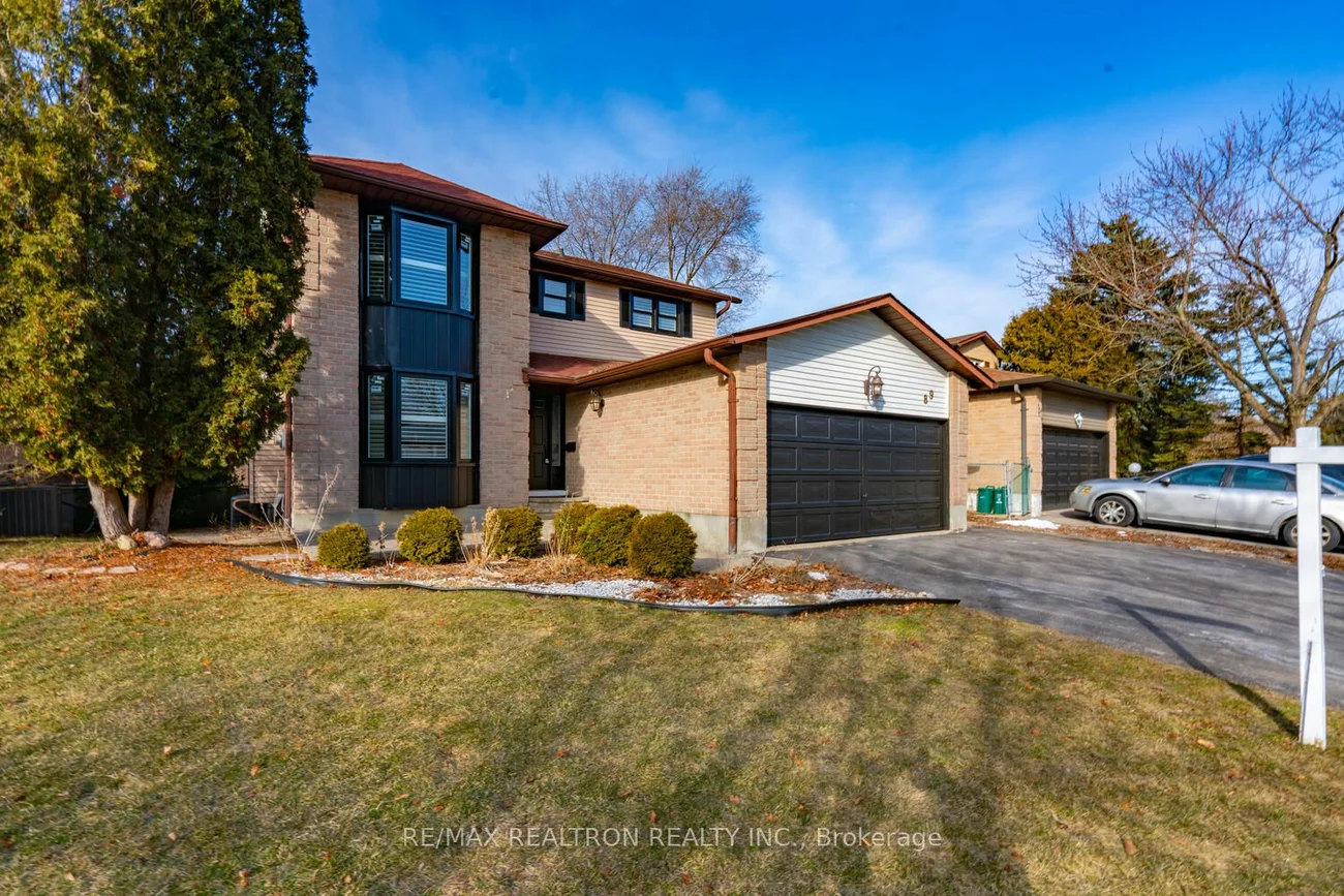 89 Batson Dr, Aurora