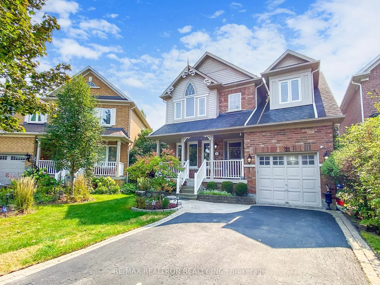 21 Watkins Glen Cres, Aurora