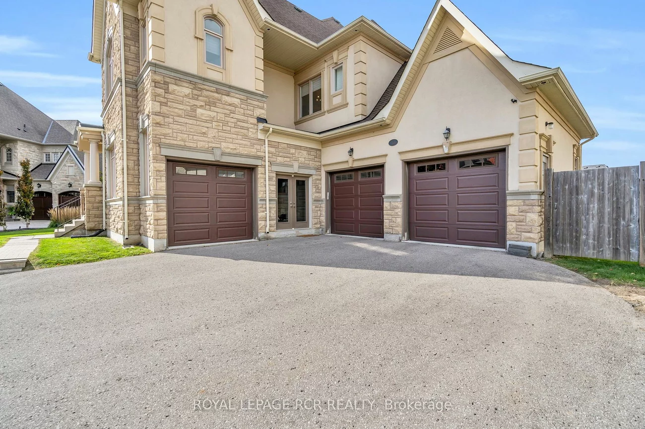 30 Longthorpe Crt, Aurora