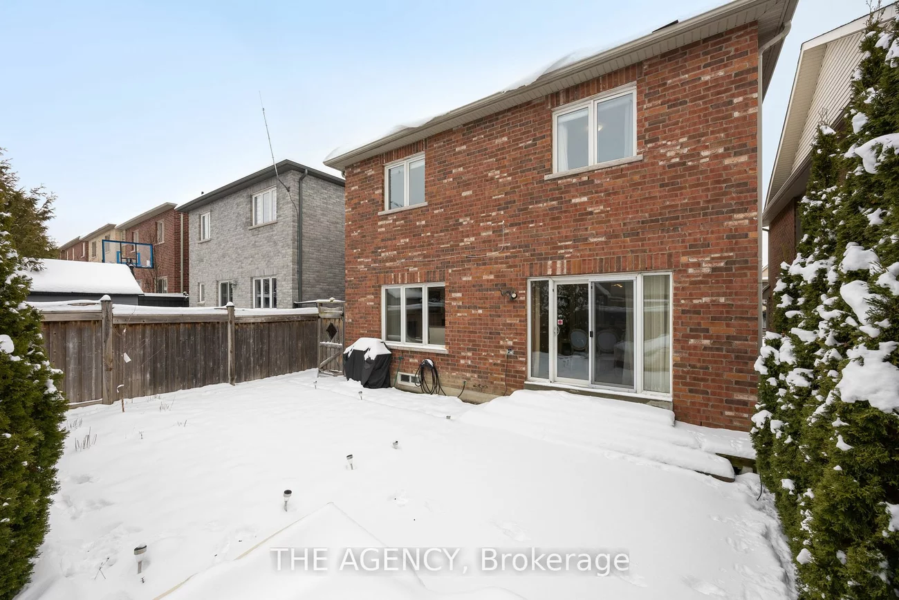 229 Aspenwood Dr, Newmarket