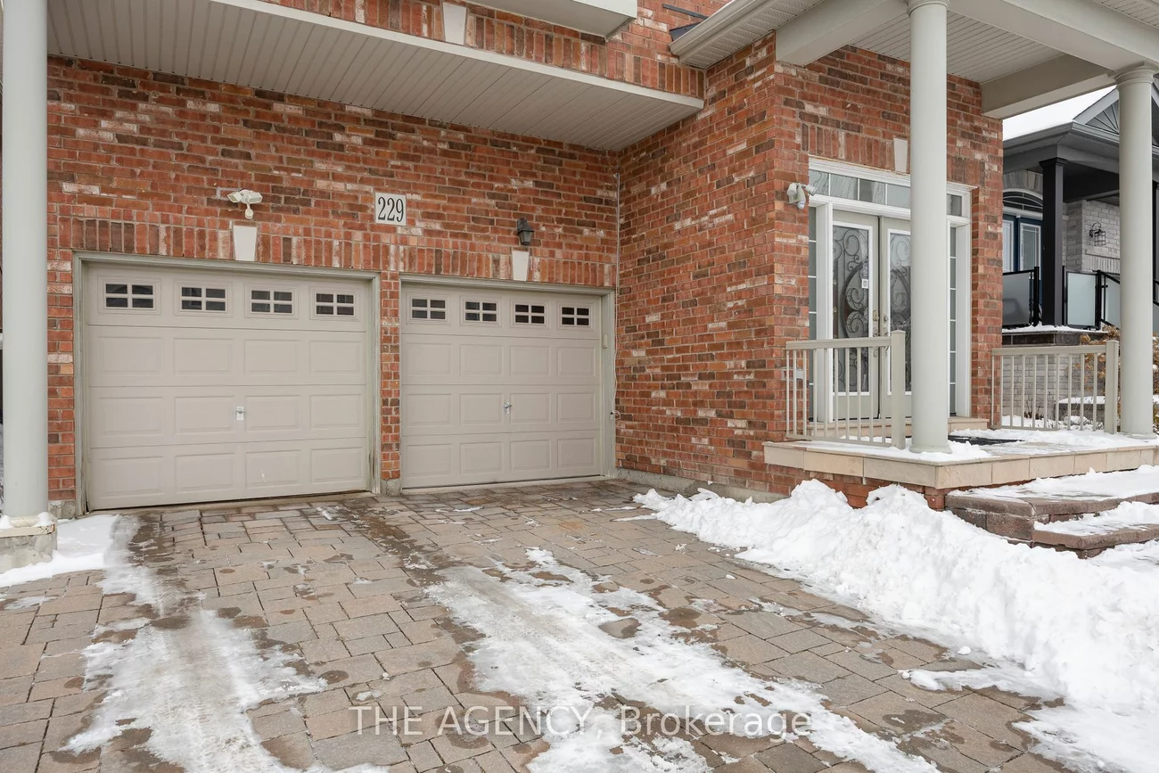 229 Aspenwood Dr, Newmarket