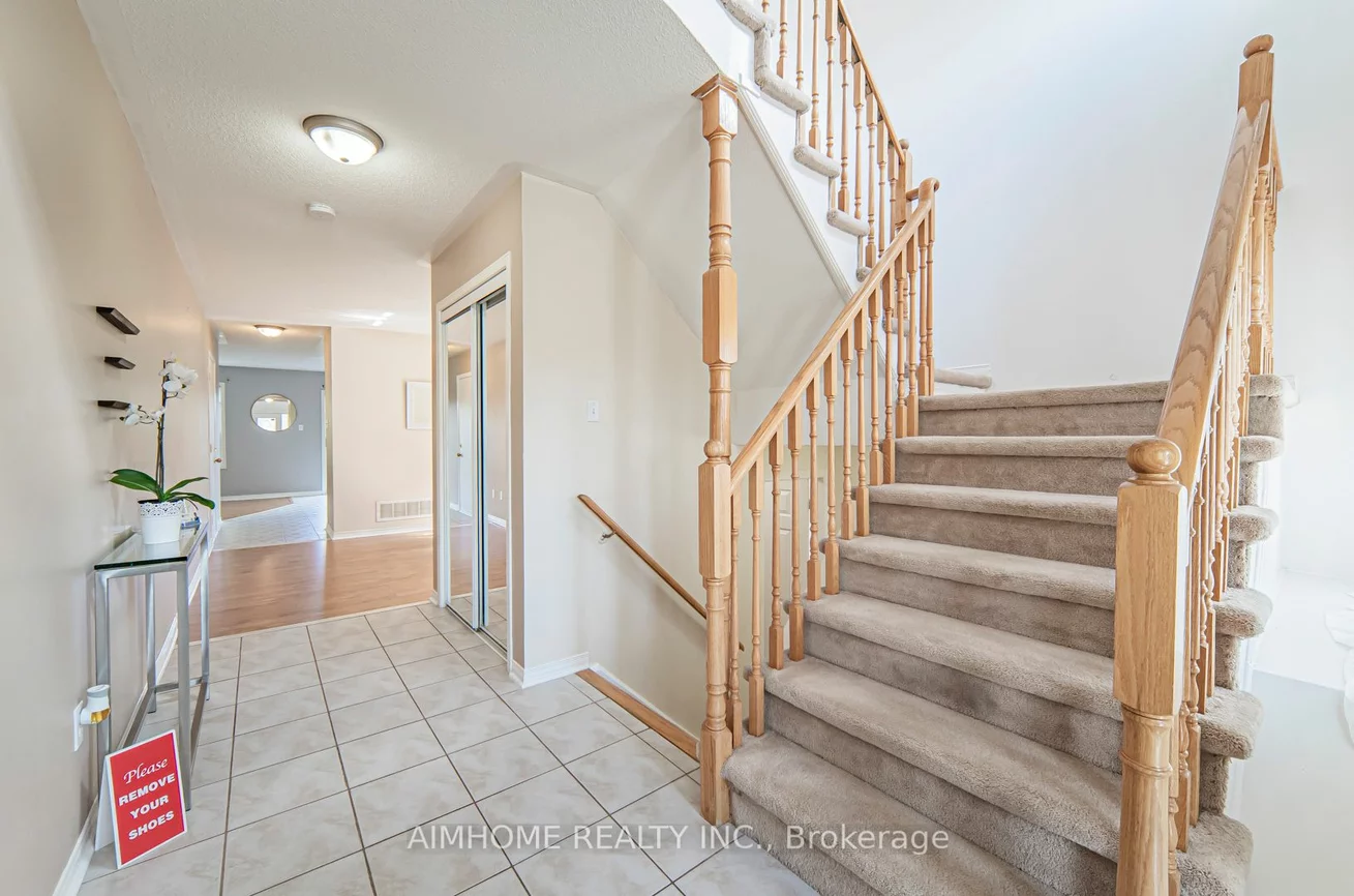 315 Flagstone Way, Newmarket