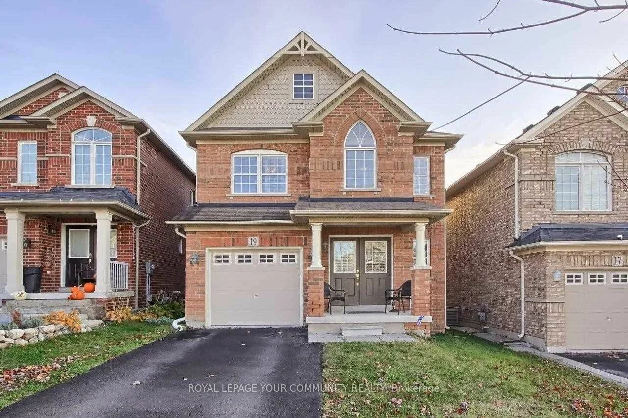 19 Harvest Hills Blvd, Newmarket