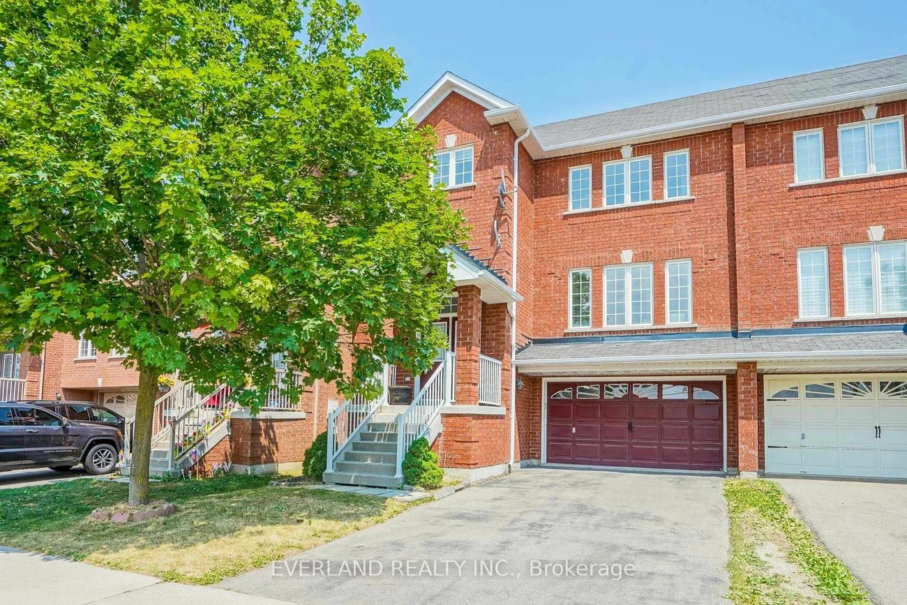 221 Knapton Dr, Newmarket