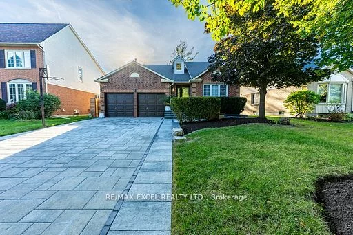 412 Mathews Crt, Newmarket