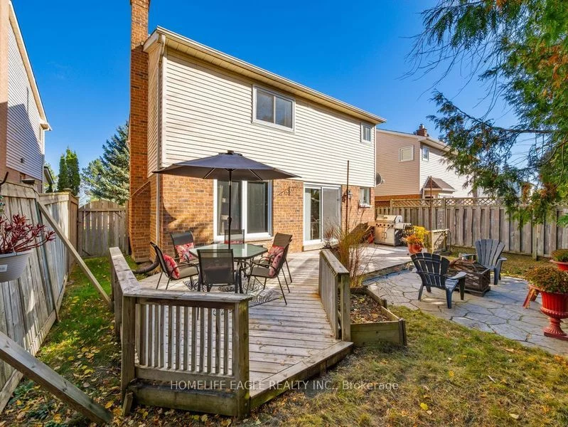 17 Peevers Cres, Newmarket