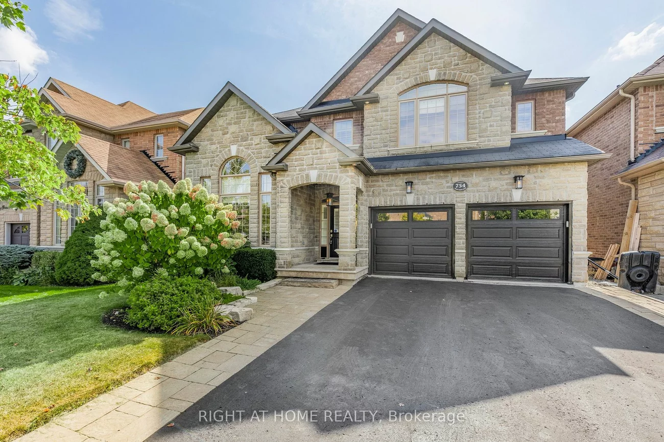 754 Valley Green Tr, Newmarket