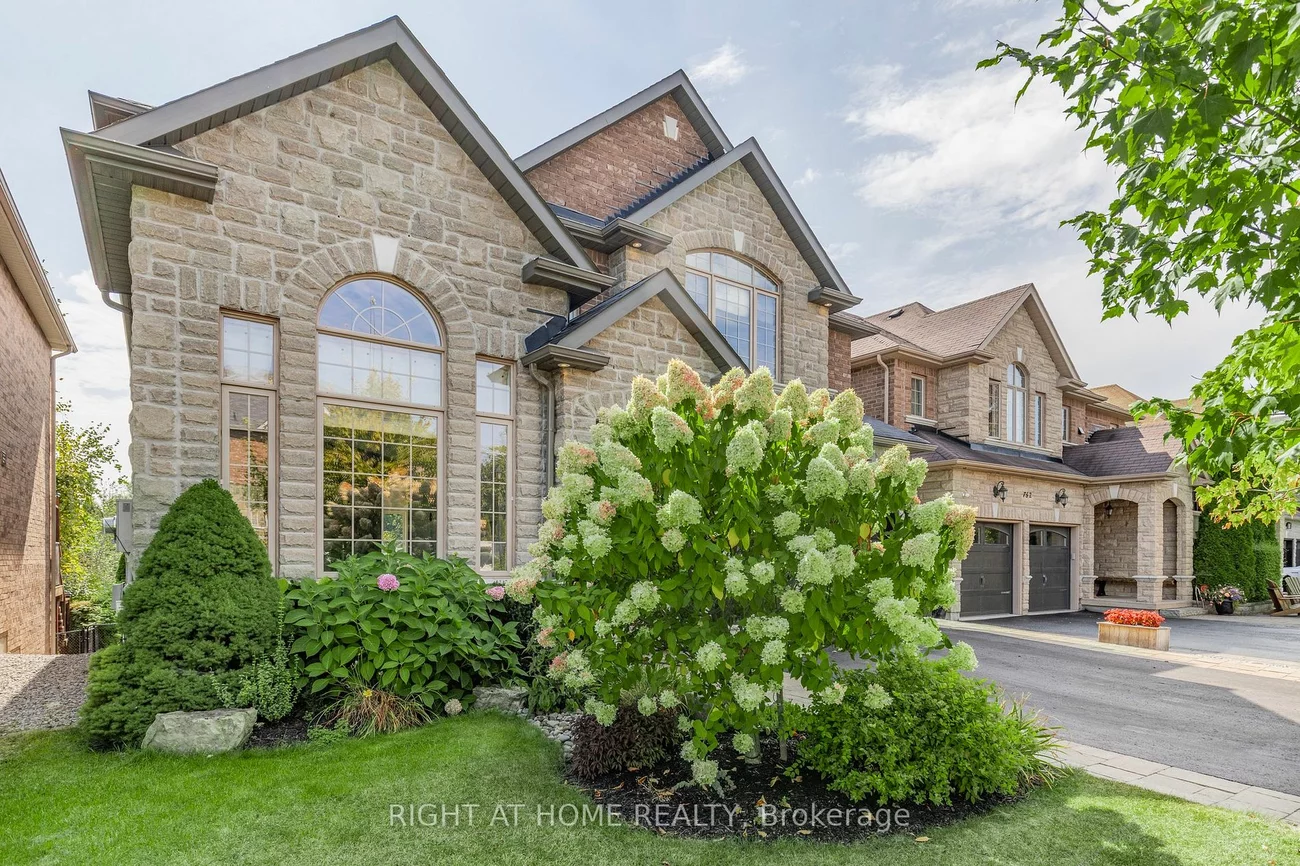 754 Valley Green Tr, Newmarket